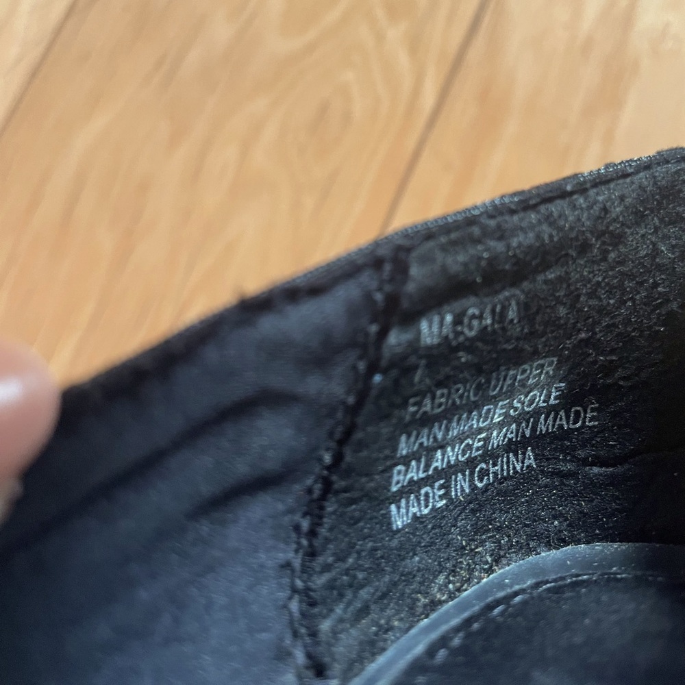 Black Scarpin Marí A. Size 7 / like new.